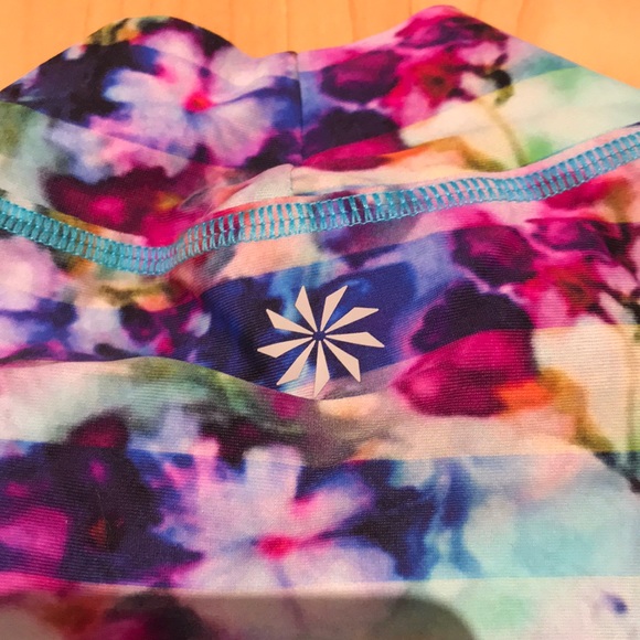 Athlete rash guard size small floral print - Picture 4 of 4